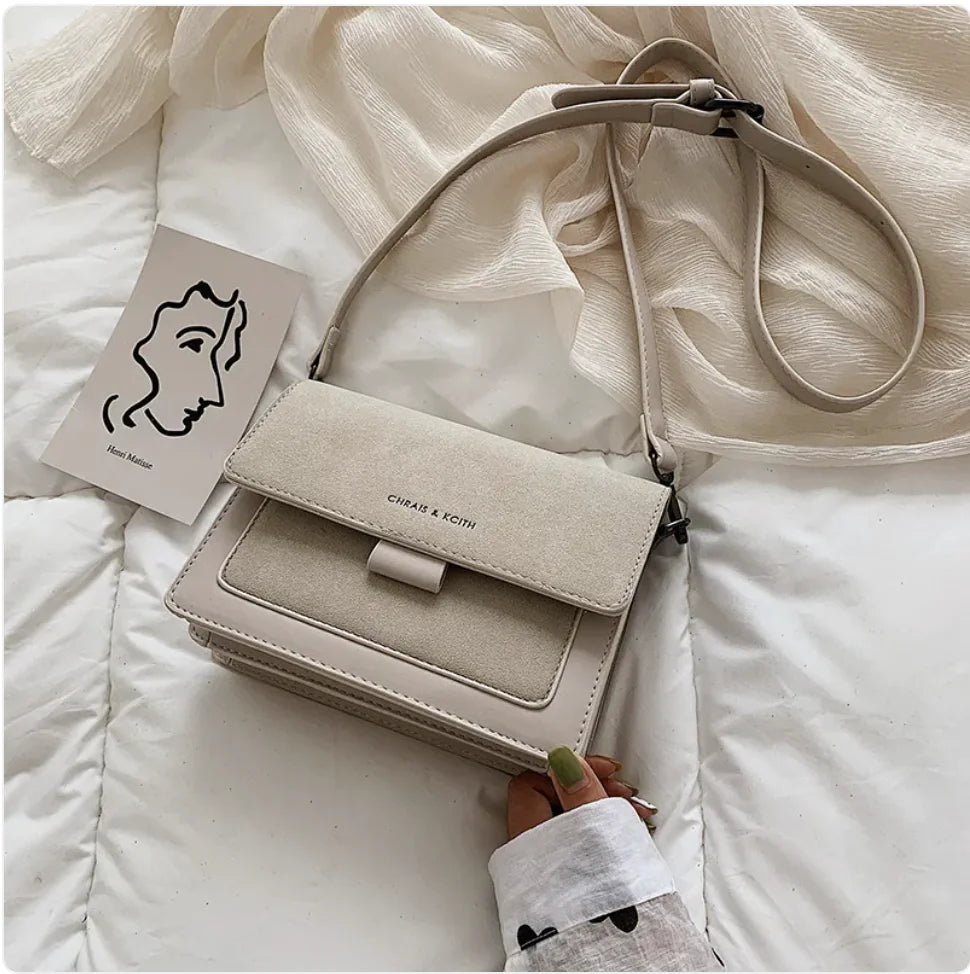 👜: Wide Strap Crossbody Bag - Comfortable All-Day Carry