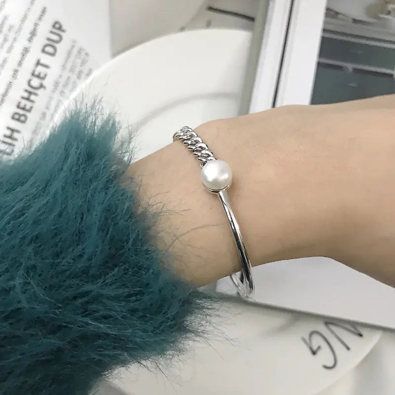 🔵: Korean Style S925 Silver Asymmetrical Pearl Bracelet - Modern Fashion Jewelry