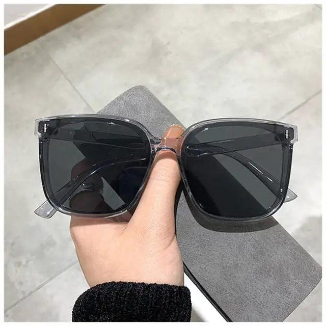 🔲: Vintage Square Sunglasses - Retro Charm with UV Protection
