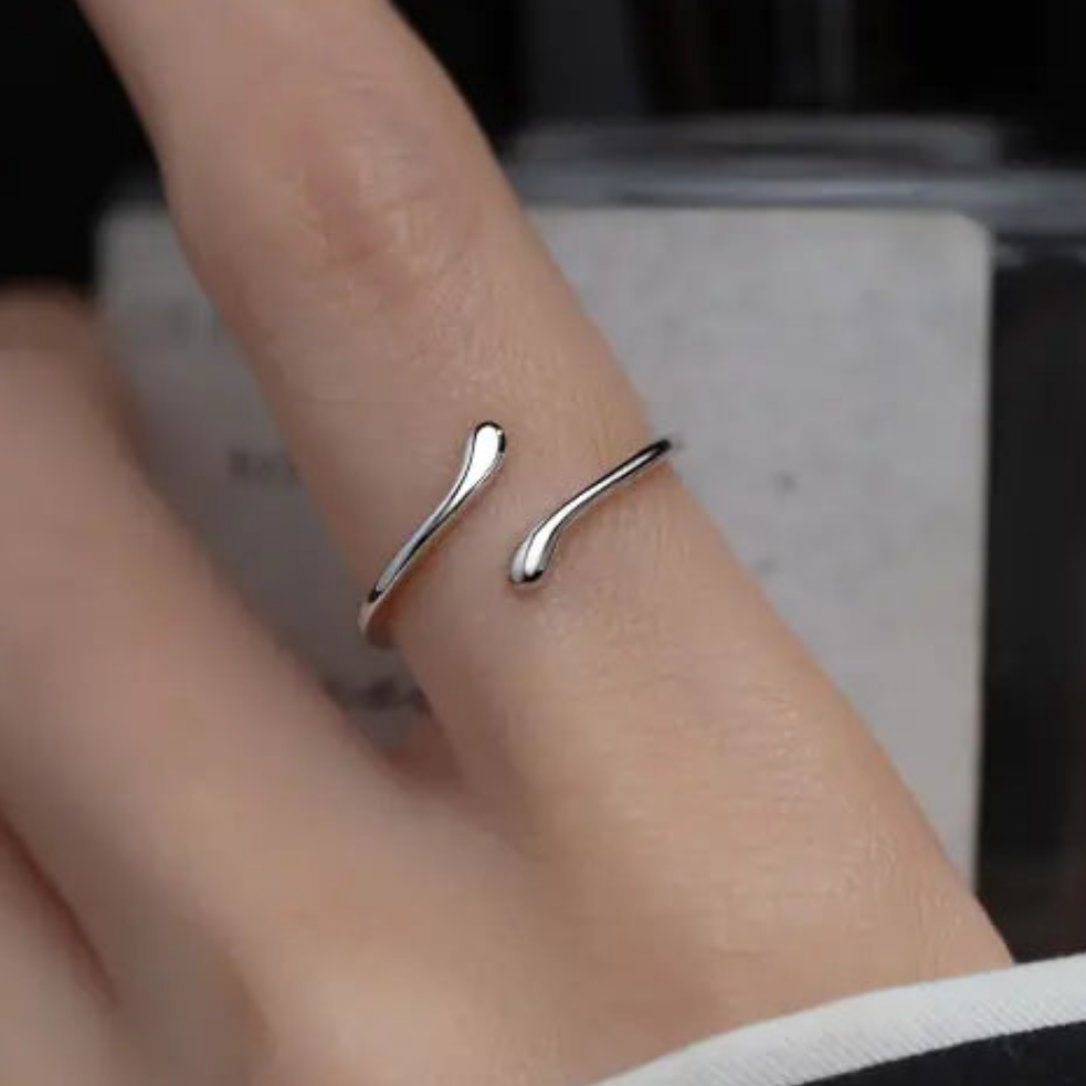 💎: S925 Sterling Silver Glossy Line Ring - Modern Minimalist Women's Jewelry