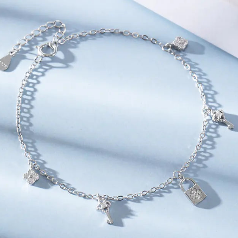 🗝️: 925 Sterling Silver Key Bracelet with Diamond Inlay - Luxury Symbolic Jewelry