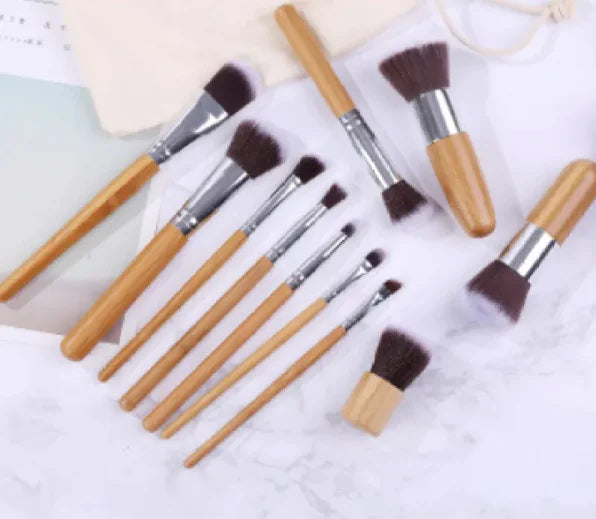 🖌️: 11-Piece Bamboo Handle Makeup Brush Set - Eco-Friendly Beauty Collection