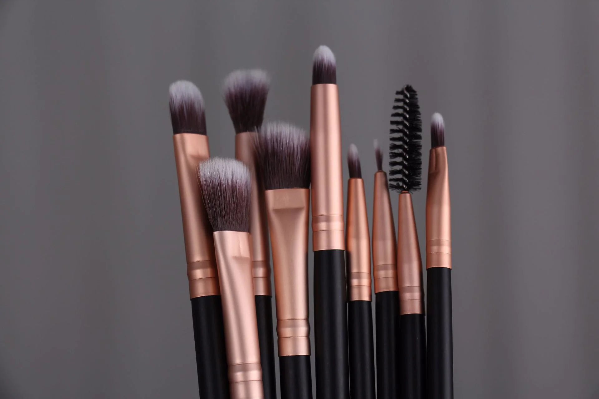 🖌️: 14-Piece Wood Handle Makeup Brush Set - Professional Beauty Tool Collection
