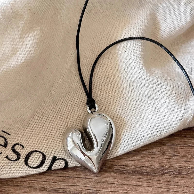 💖: Adjustable Irregular Heart Pendant Necklace