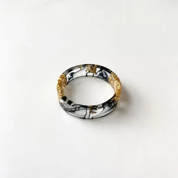 💎: Colorful Handmade Resin Ring with Dried Flowers & Gold Foil - Botanical Art Jewelry