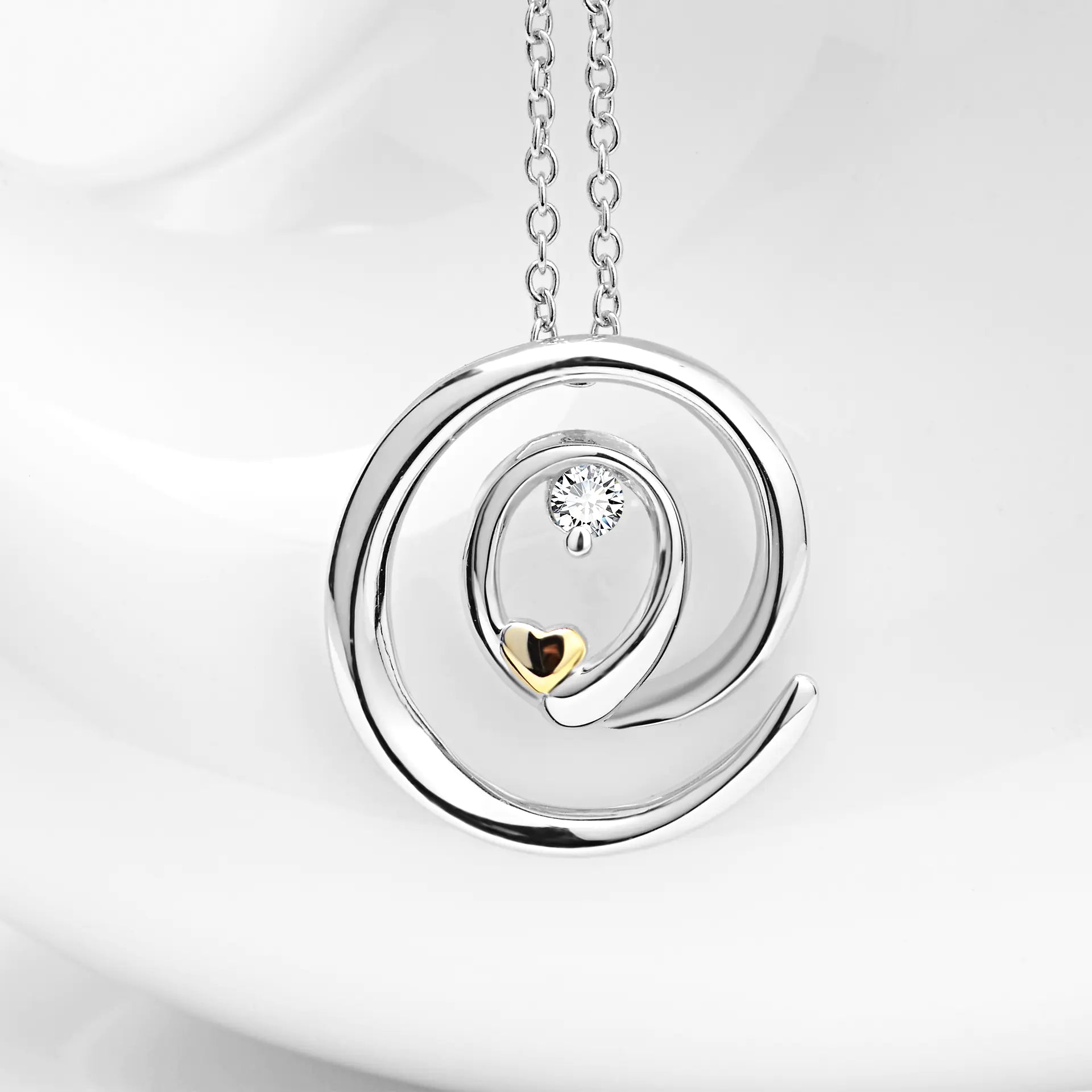 💎: 925 Sterling Silver Round Diamond Pendant Necklace - Elegant Circle Jewelry