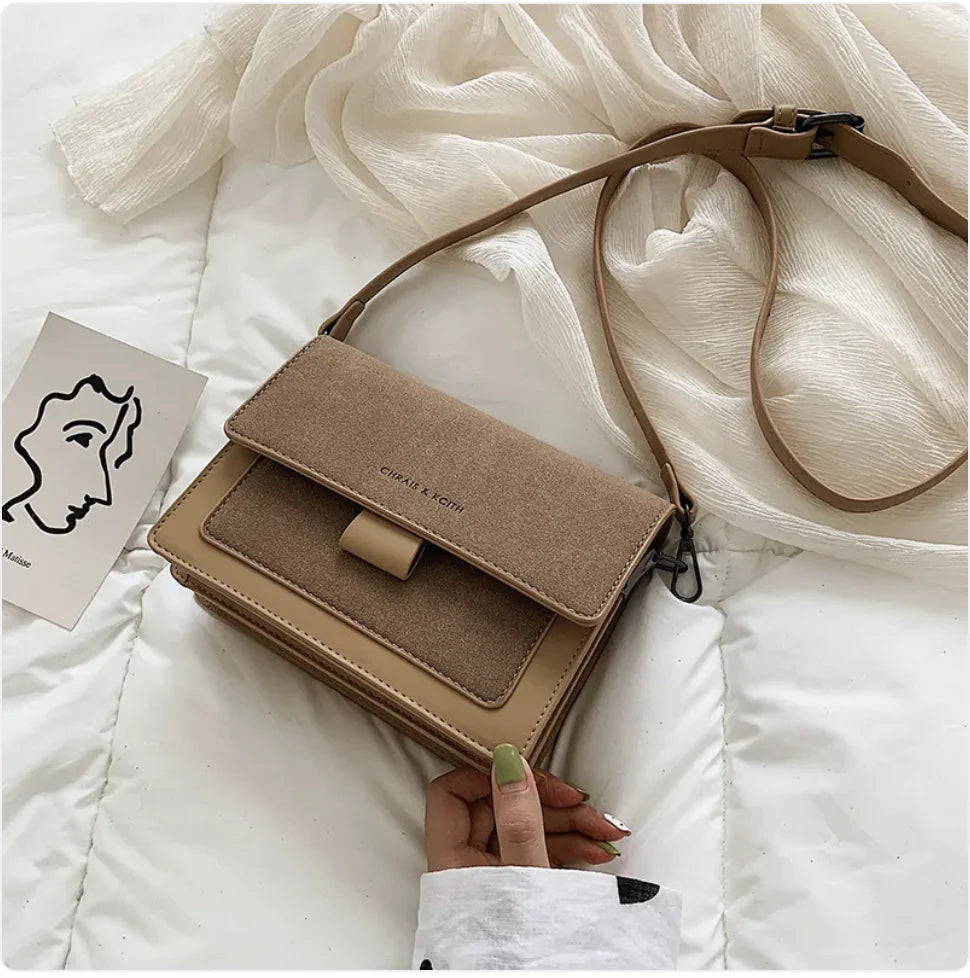 👜: Wide Strap Crossbody Bag - Comfortable All-Day Carry