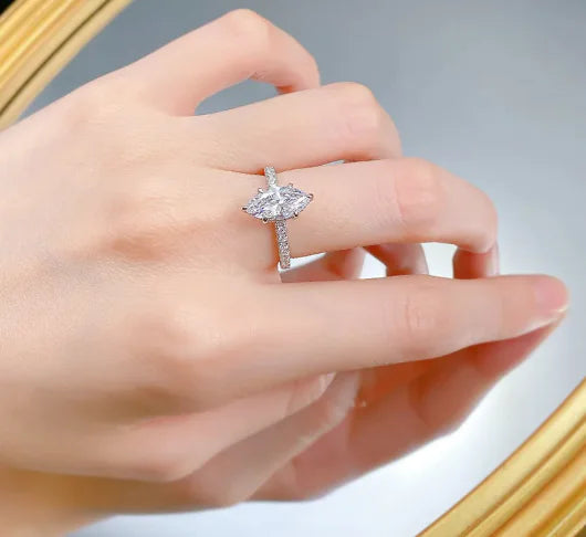 💎: Crown Goddess Horse Eye Ring - Regal Statement Jewelry