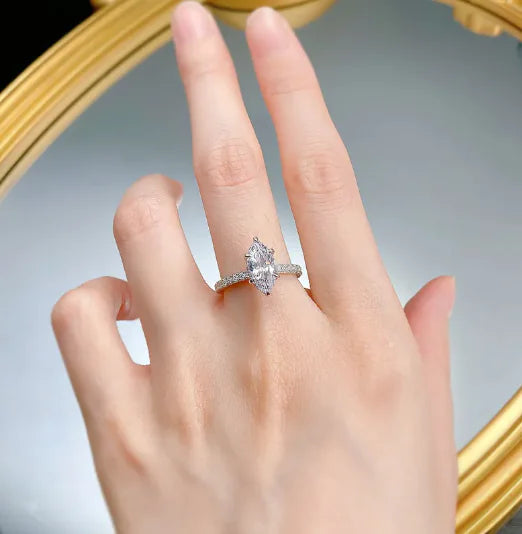 💎: Crown Goddess Horse Eye Ring - Regal Statement Jewelry